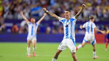 MIAMI GARDENS, FLORIDA - JULY 14: Angel Di Maria of Argentina celebrates the victory of his team after the CONMEBOL Copa America 2024 Final match between Argentina and Colombia at Hard Rock Stadium on July 14, 2024 in Miami Gardens, Florida.   Buda Mendes/Getty Images/AFP (Photo by Buda Mendes / GETTY IMAGES NORTH AMERICA / Getty Images via AFP)
