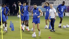 Benzema, en un entrenamiento durante el Mundial de Qatar con la selección francesa.