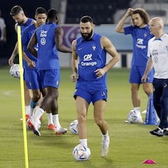 Benzema makes clean break by unfollowing France team mates on social media