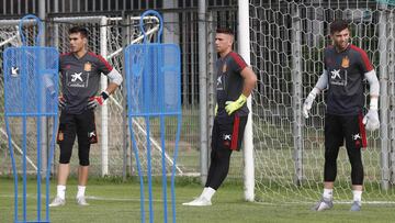 Dani Mart&iacute;n, Unai Sim&oacute;n y Sivera, en un entrenamiento de la Selecci&oacute;n.