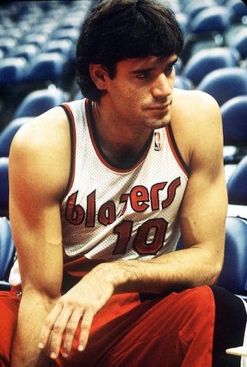 Fernando Martín fue elegido por los Nets de Nueva Jersey con el número 14 en la segunda ronda y sus derechos fueron vendidos a los Trail Blazers de Portland con los que jugó la temporada de 1986-1987. Convirtiéndose en el primer español y segundo europeo 