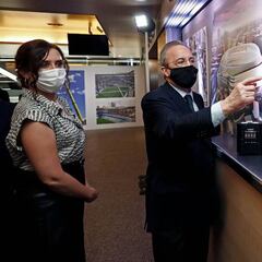 Isabel Díaz Ayuso visita las obras del Santiago Bernabéu