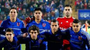 Benjamín Vidal (arriba, segundo de derecha a izquierda), formado con Universidad de Chile en el debut ante Cobresal. Uno de los dos partidos que jugó en el Apertura.