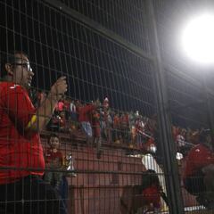 El lado B: Conmebol cuestiona la iluminación del Santa Laura