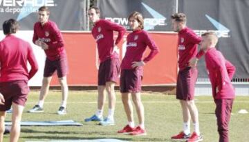 Los jugadores titulares ante el Barcelona realizaron carrera continua.