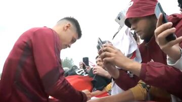 Los jugadores de River salieron a firmar autógrafos a los hinchas