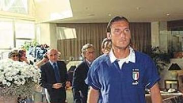 <b>SANCIONADO</b>. Francesco Totti ha sido castigado con tres partidos por escupir al danés Cristian Poulsen.