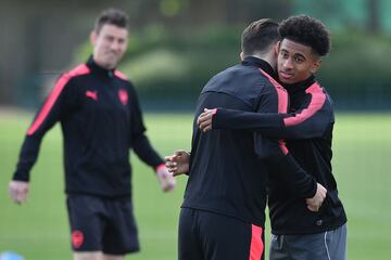 Kolasinac y Reiss Nelson.