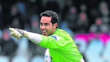 <b>EN FORMA. </b>Bravo hace señales a un compañero en un partido.