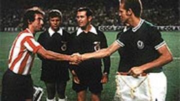 <B>RECONOCIDO</B>. Lamo recibió la medalla de Oro del Comité Técnico.