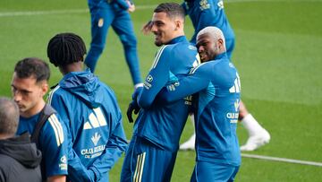 28/11/25 REAL OVIEDO ENTRENAMIENTO
SIBO BROMEANDO CON CARMO