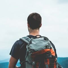 “Abrió mi cabeza”: un hombre de 31 años abandona una vida de lujo y se instala en una comuna hippie