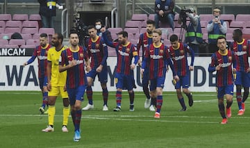 Barcelona 1-0 Cádiz | Pedri aprovechó una indecisión de la defensa y entre Iza y Salvi le acabaron derribando dentro del área. El colegiado pitó penalti. Messi engaño a Ledesma en su lanzamiento raso desde los once metros y abrió así el marcador.