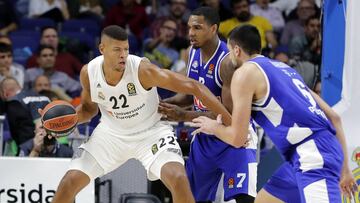 Walter Tavares, p&iacute;vot del Real Madrid, durante el partido contra el Buducnost.