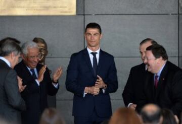 Cristiano, muy feliz en el aeropuerto de Madeira