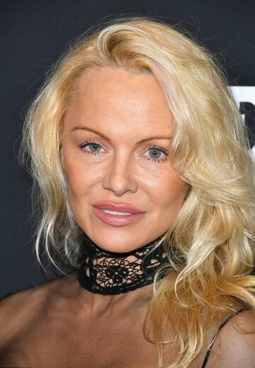 Imagen de Pamela Anderson en la gala benéfica de Sean Penn tras su última operación de cirugía estética.