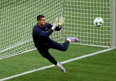 Fran Vieites del Real Betis durante el entrenamiento