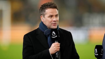 El exjugador ingl&eacute;s, Michael Owen, durante la retransmisi&oacute;n de un partido.