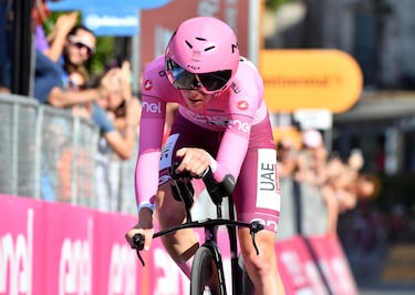 Ganna vuela en el Lago di Garda y Pogacar asesta otro golpe al Giro