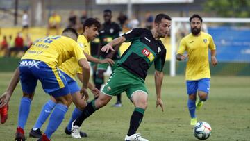 Manuel S&aacute;nchez pasar&aacute; de jugar con el Elche en Primera y lo har&aacute; en el Real &Aacute;vila de Tercera.