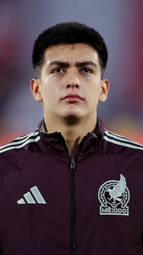 Soccer Football - FIFA Under 20 World Cup - Quarter Final - Mexico v Argentina - Estadio Nacional Julio Martinez Pradanos, Santiago, Chile - October 11, 2025 Mexico's Gilberto Mora before the match REUTERS/Pablo Sanhueza