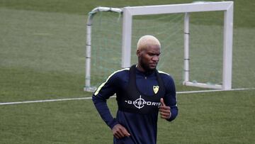 Brown Ideye en su primer entrenamiento con el M&aacute;laga. 