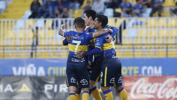 Futbol, Everton vs San Luis
 Quinta fecha, campeonato nacional 2018
 El jugador de Everton Patricio Rubio celebra junto a sus compa&Atilde;&plusmn;eros su gol contra San Luis durante el partido de primera division disputado en el estadio Sausalito de Vina del Mar, Chile.
 02/03/2018
 Raul Zamora/Photosport
 
 Football, Everton vs San Luis
 5th date, National Championship 2018
 Everton&#039;s player Patricio Rubio celebrates with teammates after scoring against San Luis during the first division football match at the Sausalito stadium in Vina del Mar, Chile.
 02/03/2018
 Raul Zamora/Photosport