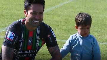 Con su hijo: la alegre presentaci¨®n de Jim¨¦nez en Palestino