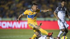 Futbol, Tigres Uanl vs Tijuana
 El jugador de Tigres UANL Eduardo Vargas, izquierda, disputa el balon con el defensa de Tijuana durante el partido de primera division disputado en el estadio Universitario, en Nuevo Leon, Mexico.
 10/03/2018
 Mexsport/Phot