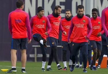 Mathieu the only absentee in the Barça squad ahead of derby