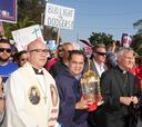 Católicos protestan afuera del Dodger Stadium en noche del orgullo LGBT