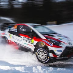 384 clavos que permiten volar a 200 km/h sobre el hielo