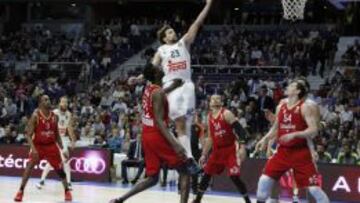 Sergio Llull entra a canasta.