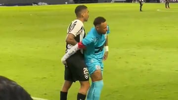 El gesto por el que Neymar es criticado en Brasil.