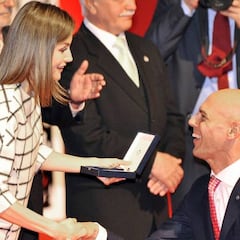 El Comité Paralímpico recibe la medalla de oro de la Cruz Roja