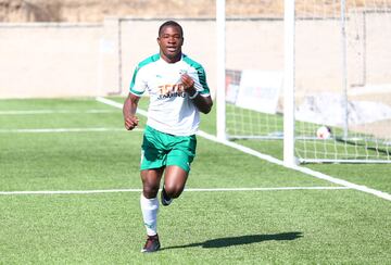 El delantero del representante haitiano, juega con el Lori FC de la primera división de Armenia.