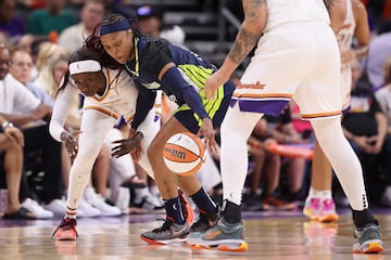 Odyssey Sims #2 of the Dallas Wings 