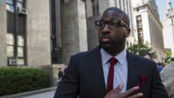 Raymond Felton abandona el tribunal de justicia de Manhattan que ha llevado su caso.