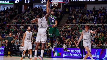 Rubit intenta anotar.