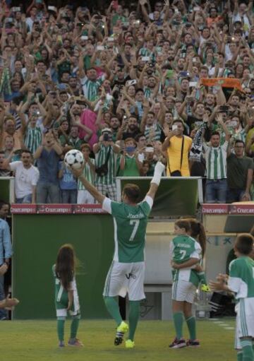 Impresionante presentación de Joaquín con el Betis