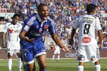 Leandro Benegas celebra su primer gol con la camiseta azul.