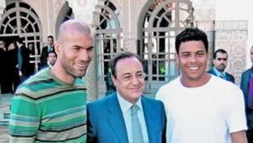 Florentino Pérez flanqueado por Zidane y Ronaldo.
