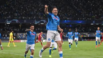 Naples (Italy), 07/09/2022.- Napoli's Piotr Zielinsky celebrates after scoring a goal during the UEFA Champions League group A soccer match between SSC Napoli and Liverpool FC at the Diego Armando Maradona stadium in Naples, Italy, 07 September 2022. (Liga de Campeones, Italia, Nápoles) EFE/EPA/CIRO FUSCO
