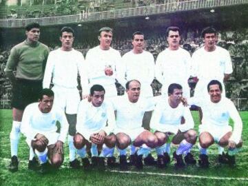 Un once tipo del Madrid campeón de Liga 1962-63: de piue, y de izquierda a derecha posan Vicente, Isidro, Santamaría, Casado, Müller y Pachín. Agachados: Amancio, Félix Ruiz, Di Stéfano, Puskas y Gento.