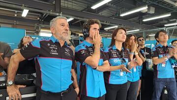 Aspar y Terol vivieron con tensión en el box del CFMOTO Gaviota Aspar la coronación de David Alonso.