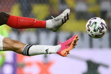 Las botas Thomas Müller y Paul Pogba.