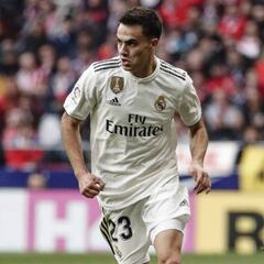 Reguilón sale a escena