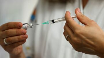 A medical worker prepares to administer a dose of a vaccine against the coronavirus disease (COVID-19) as Israel urged more 12- to 15-year-olds to be vaccinated, citing new outbreaks attributed to the more infectious Delta variant, at a Clalit healthcare maintenance organisation in Tel Aviv, Israel June 21, 2021. Picture taken June 21, 2021. REUTERS/Amir Cohen