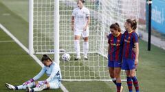 Real Madrid 0-2 Barcelona | Cambio de ritmo de Hansen para dejar atrás el balón cuyo centro golpea en el pie de Misa y Babett y se acaba colando en la portería blanca.