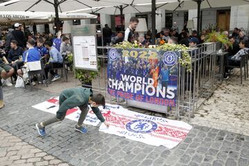 Los seguidores del Chelsea llenan el centro de Madrid